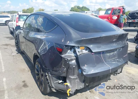 2022 Tesla Model Y Performance Dual Motor All-Wheel Drive z USA, uszkodzony, nr VIN 7SAYGDEF7NF339241